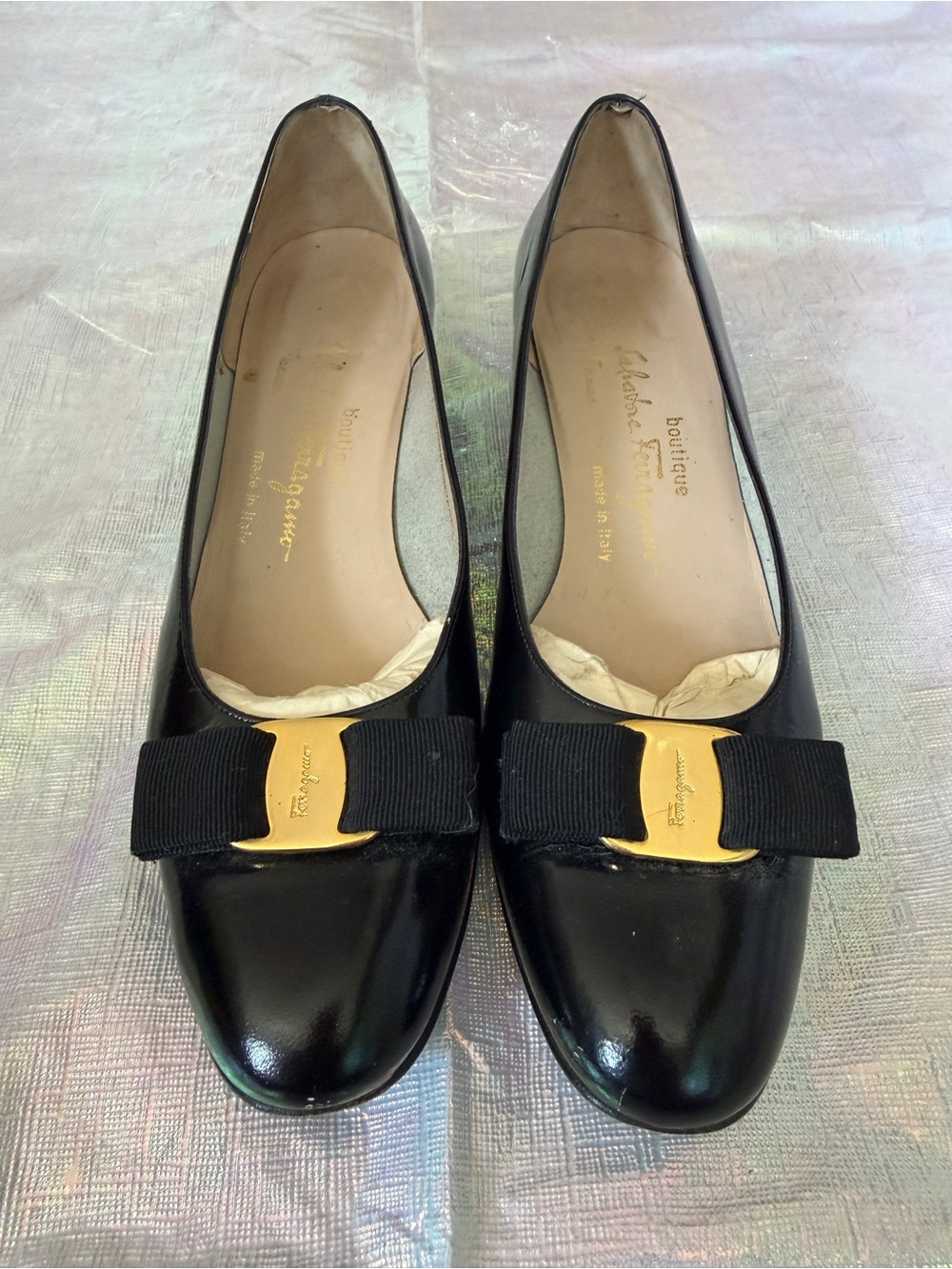 VINTAGE Salvatore Ferragamo Vara Black Patent Leather Bow Pumps